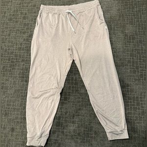 Vuori performance jogger. Light Marsala color. Excellent condition.
